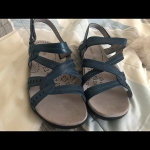 Bare traps sandals